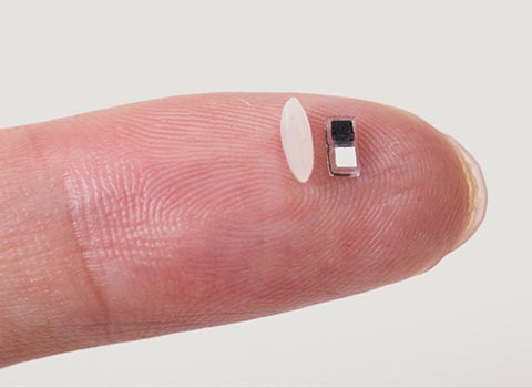Millimeter-scale pacemaker next to a grain of rice